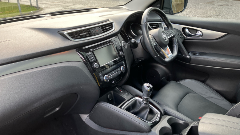 Nissan Qashqai 1.3 DiG-T Tekna 5dr Petrol Hatchback